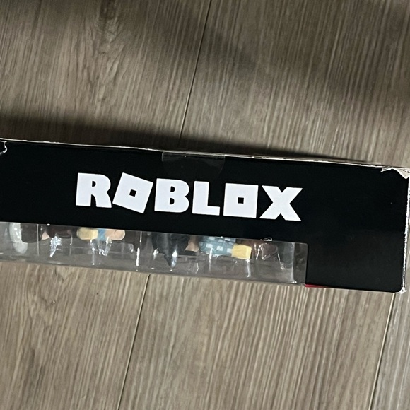 Roblox The Wild West & Dungeon Guardian Armor Bundle, New - Picture 4 of 10